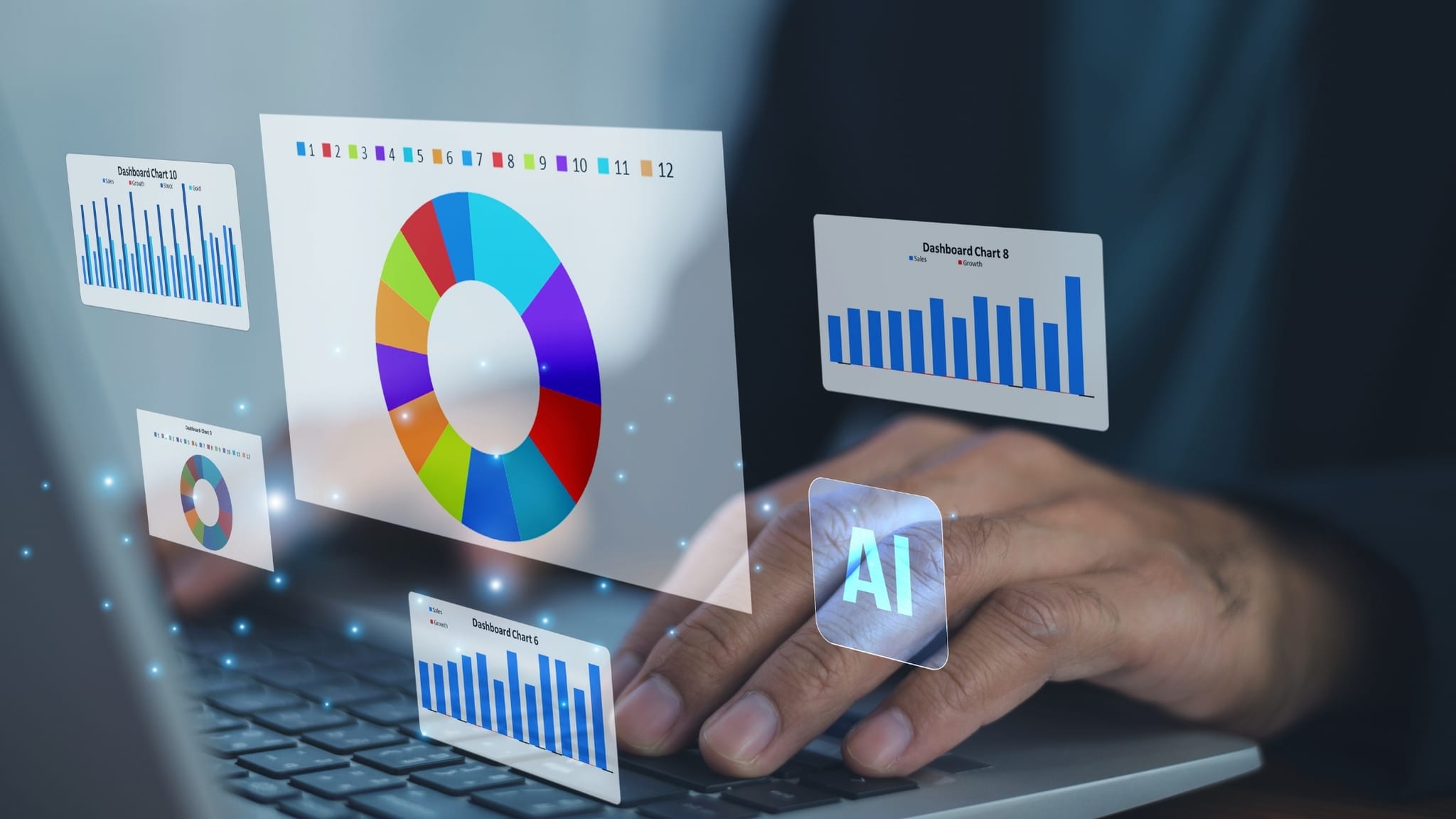 Dashboards de analítica y reportes de crecimiento en una laptop